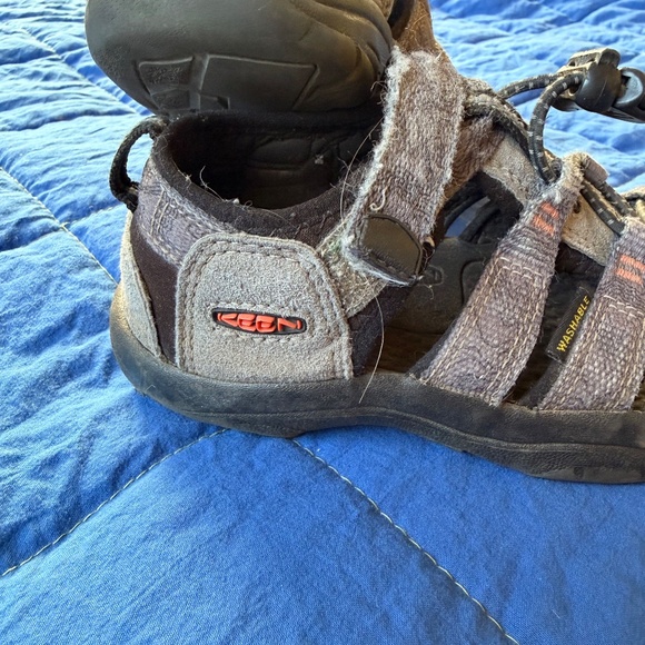 Kid’s Keen Hiking Sandals - Picture 2 of 4